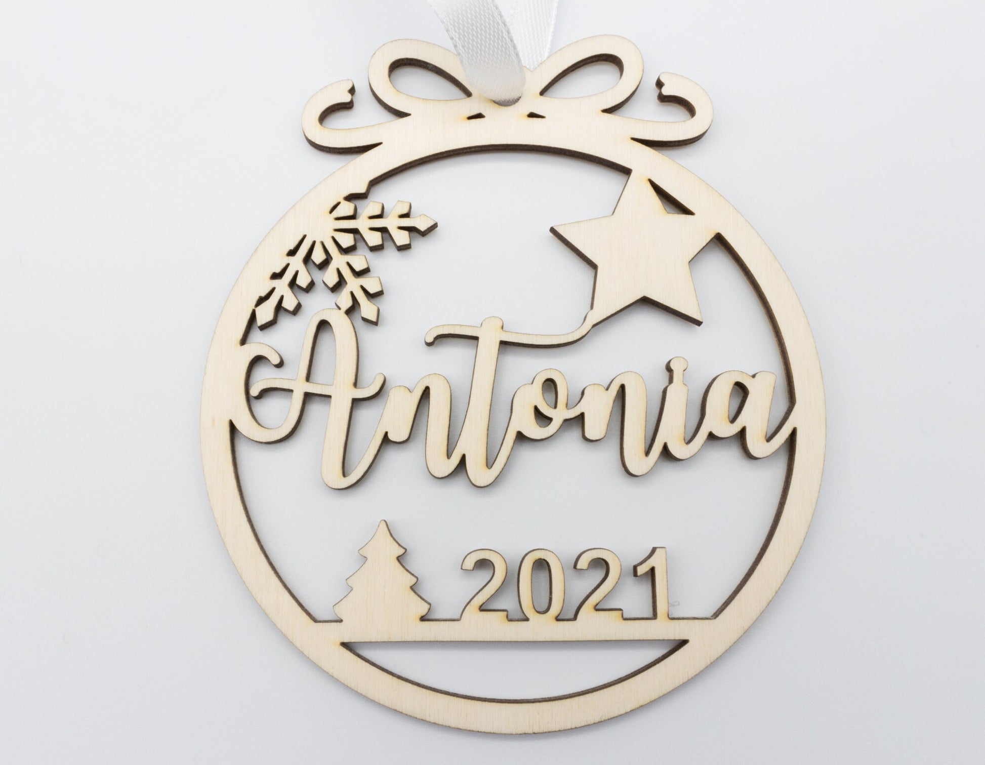 Christmas bauble with name review image.