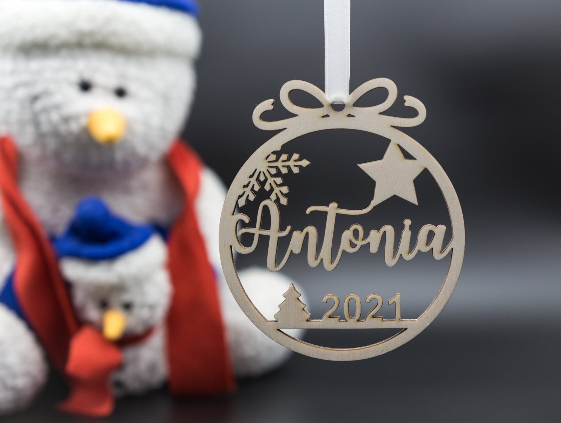 Christmas bauble with name review image.